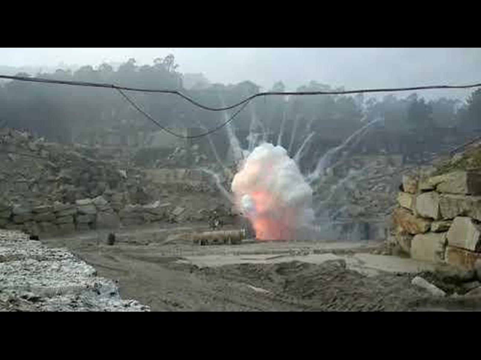 La Guardia Civil destruye los explosivos de la pirotecnia ilegal de Tui