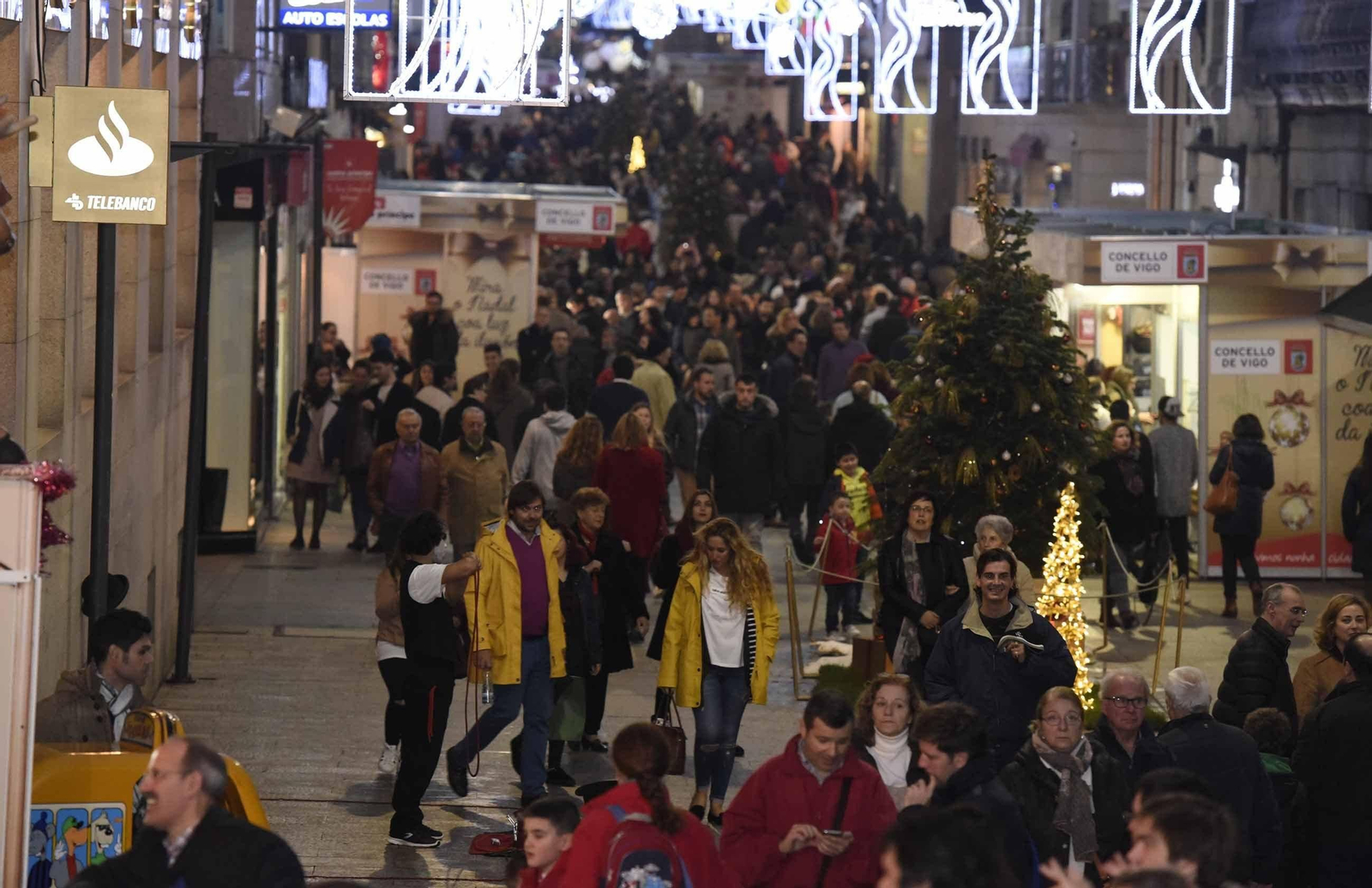 Los descuentos y las compras de Reyes  inundaron Príncipe con una marea humana, ayer.