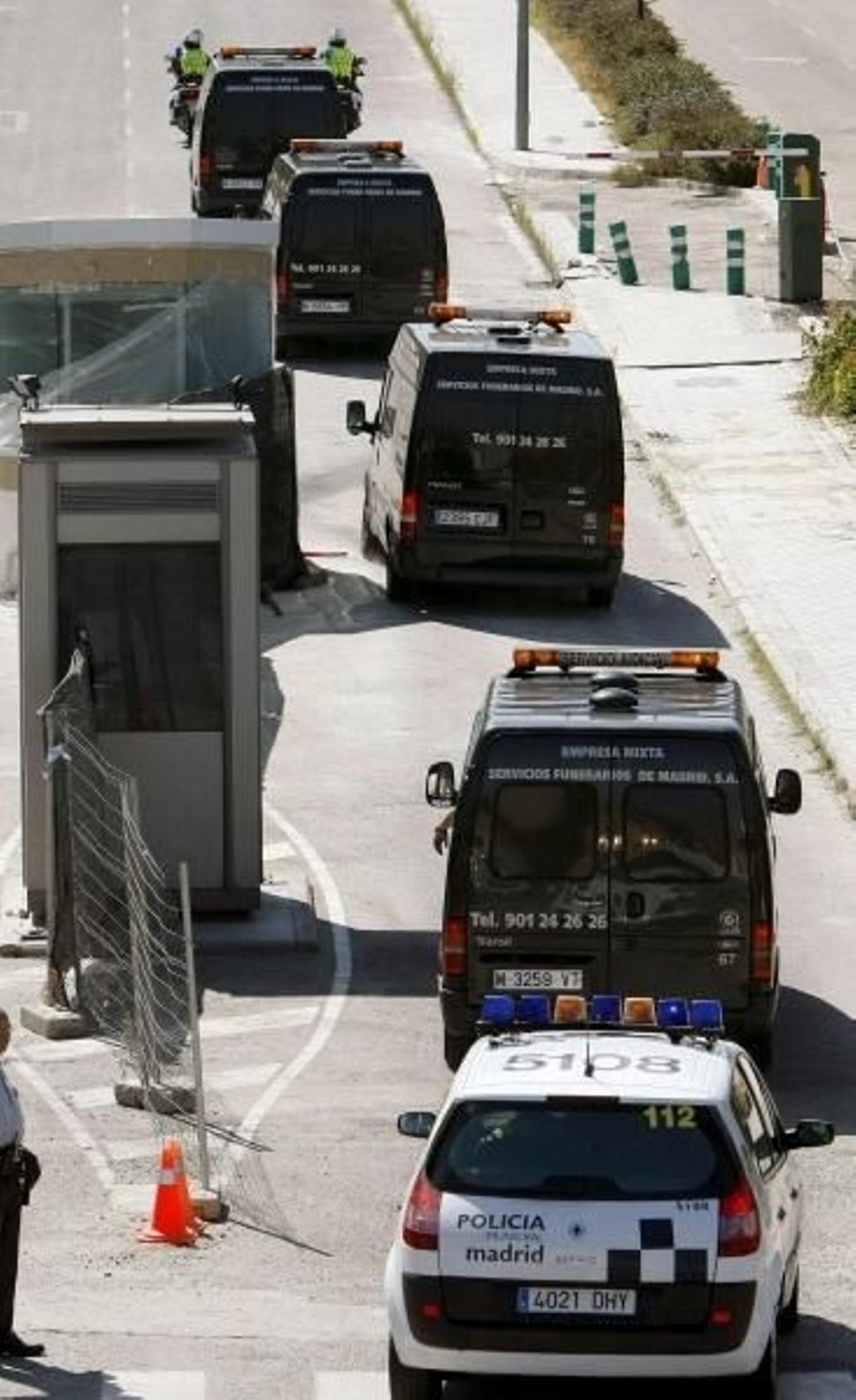 Traslado de los cuerpos de las víctimas.