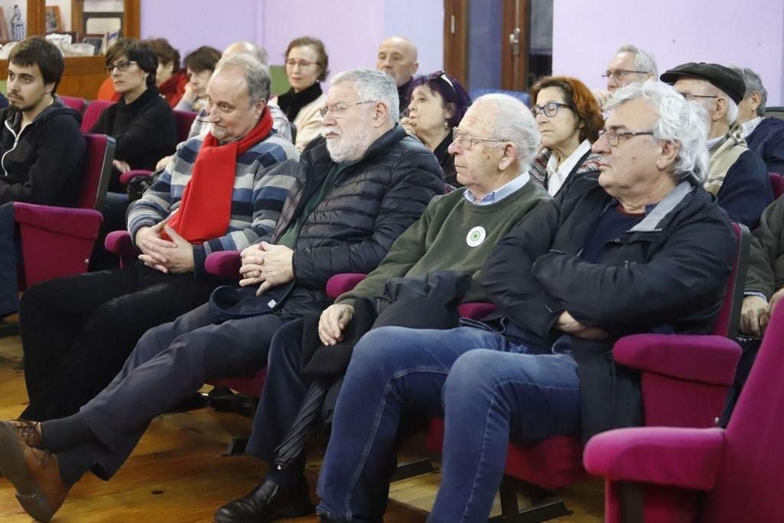 Familares de José Ferradás y Francisco Pena acudieron ayer a la conferencia por la Memoria.
