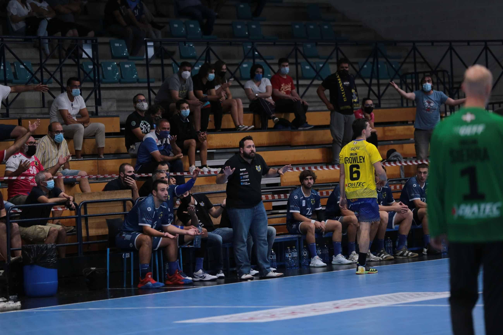 Nacho Moyano gesticula en un partido del Frigoríficos.