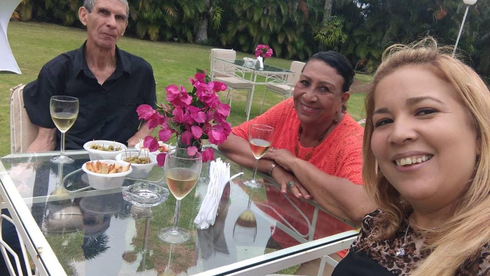 El presidente del Centro Andaluz, Jiménez, presidenta de la Casa Balear, Alemañy, y profesora de baile de la AA. Gallega.