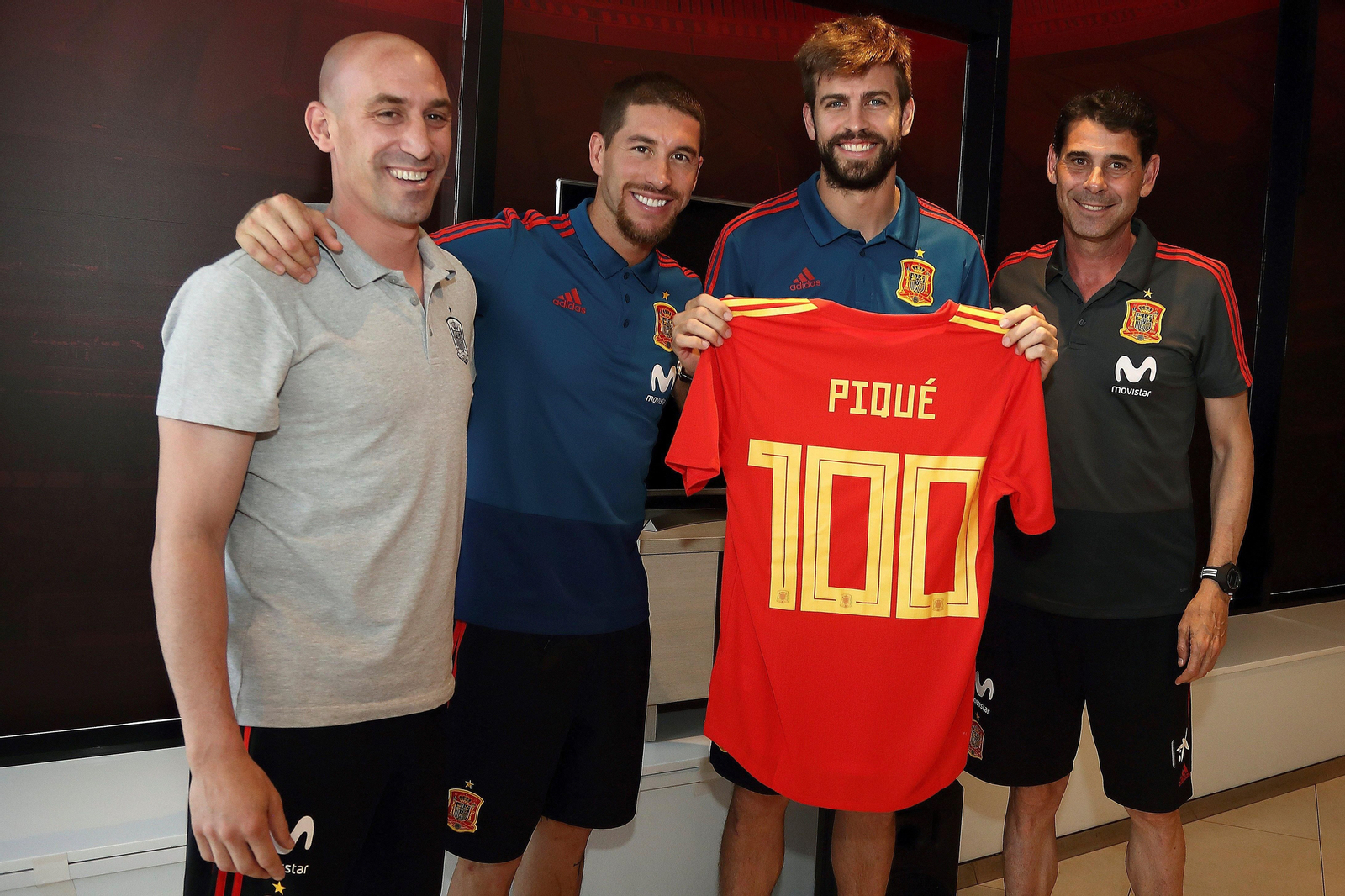 Piqué celebra sus 100 partidos con la selección