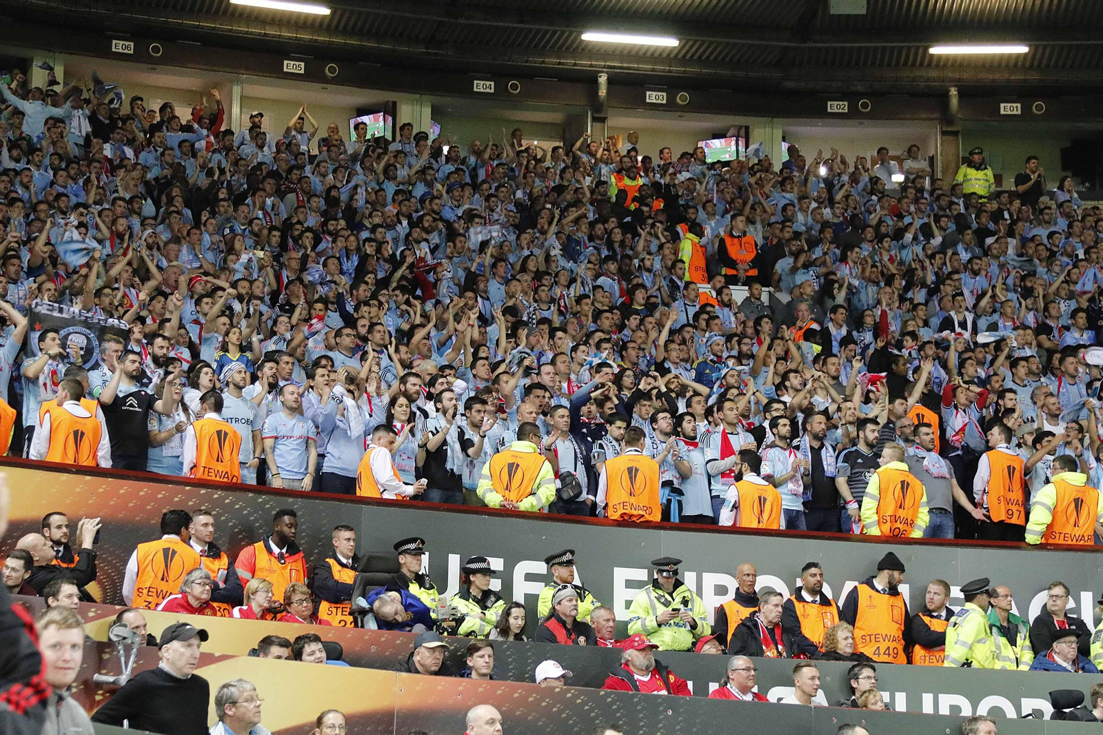 Las mejores imágenes del partido de vuelta entre Manchester United y Celta (1-1). // J.V. Landín