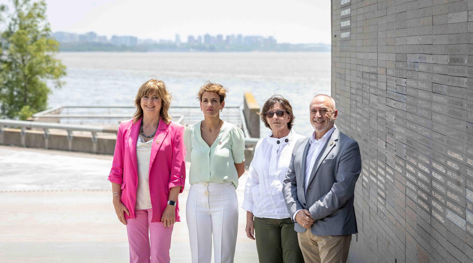 Visita oficial de La Presidenta de Navarra, María Chivite al Parque de la Memoria de Buenos Aires– Monumento a las víctimas del terrorismo de Estado