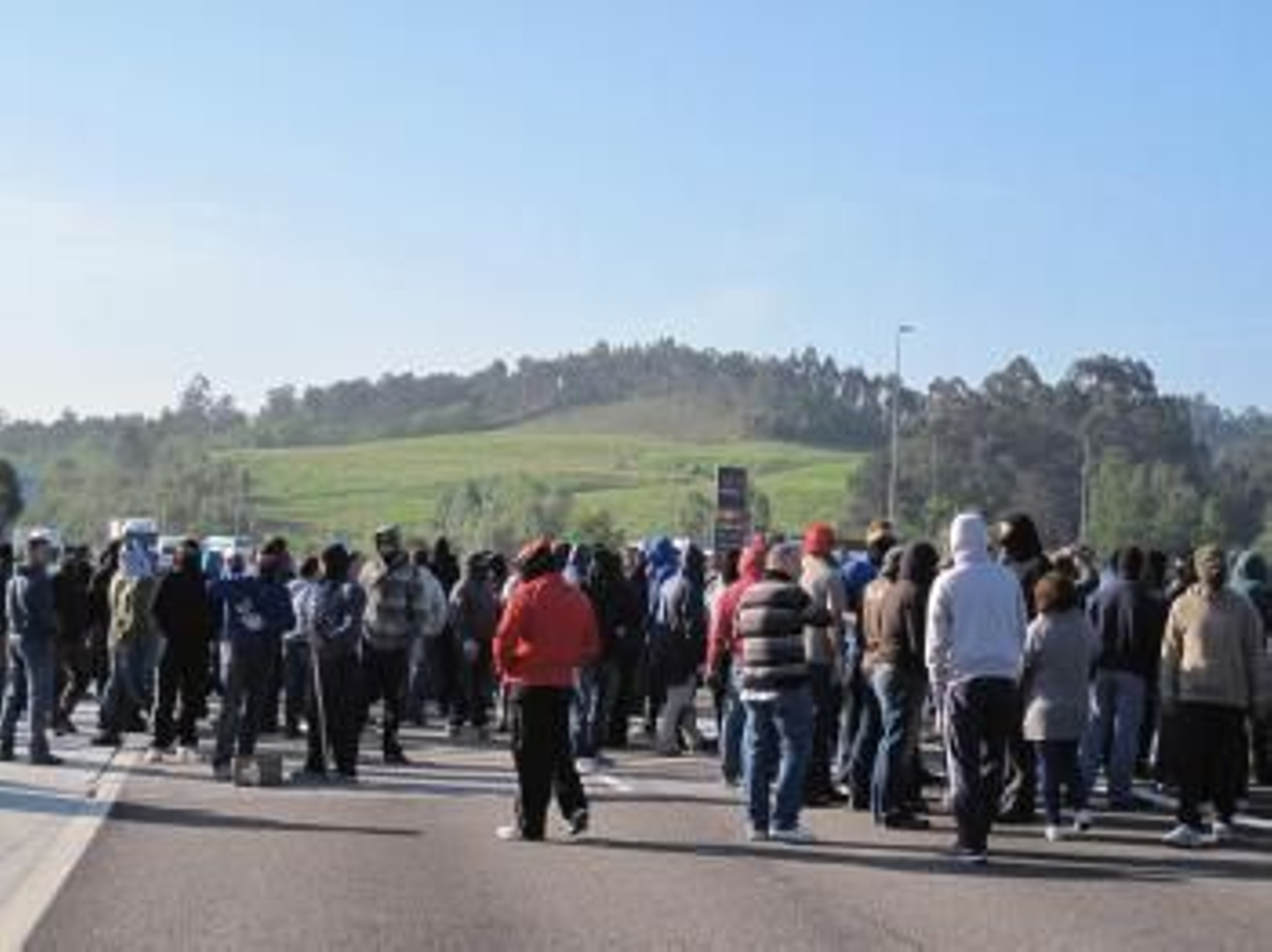 Los mineros han cortado nuevamente varías vías de circulación en Asturias, apenas horas después de que la reunión con el ministro de Industria, José Manuel Soria, finalizase sin acuerdo.