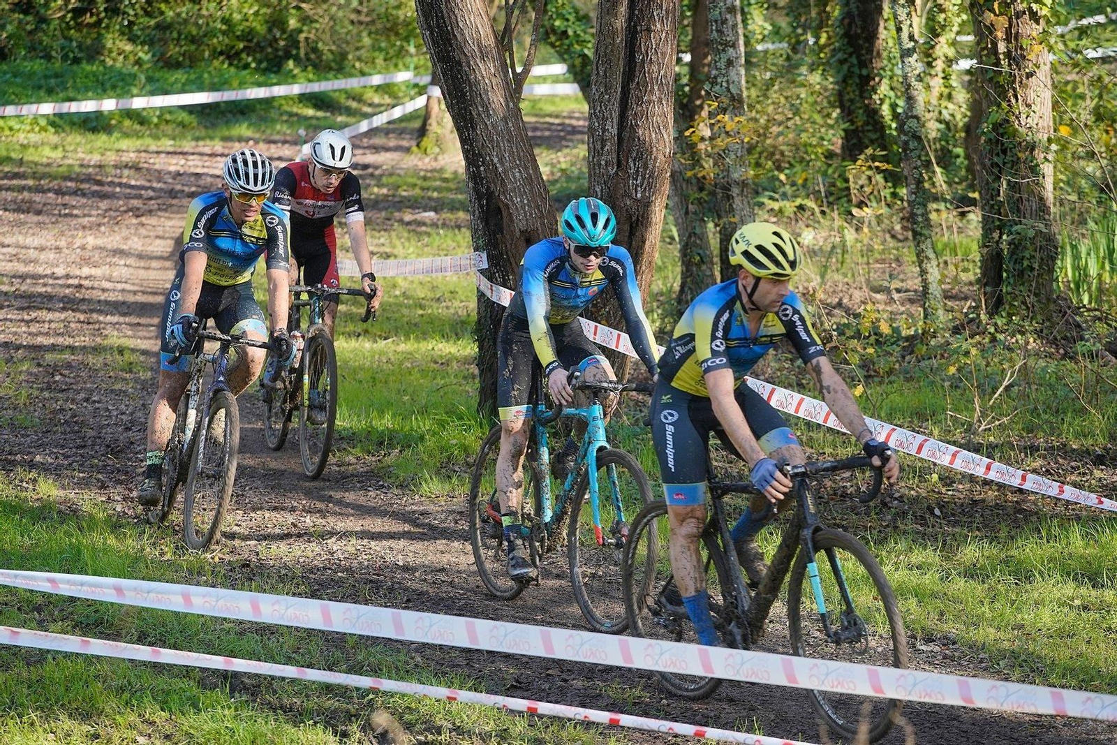 Homes na Copa Galicia de ciclocross en Nigrán.
