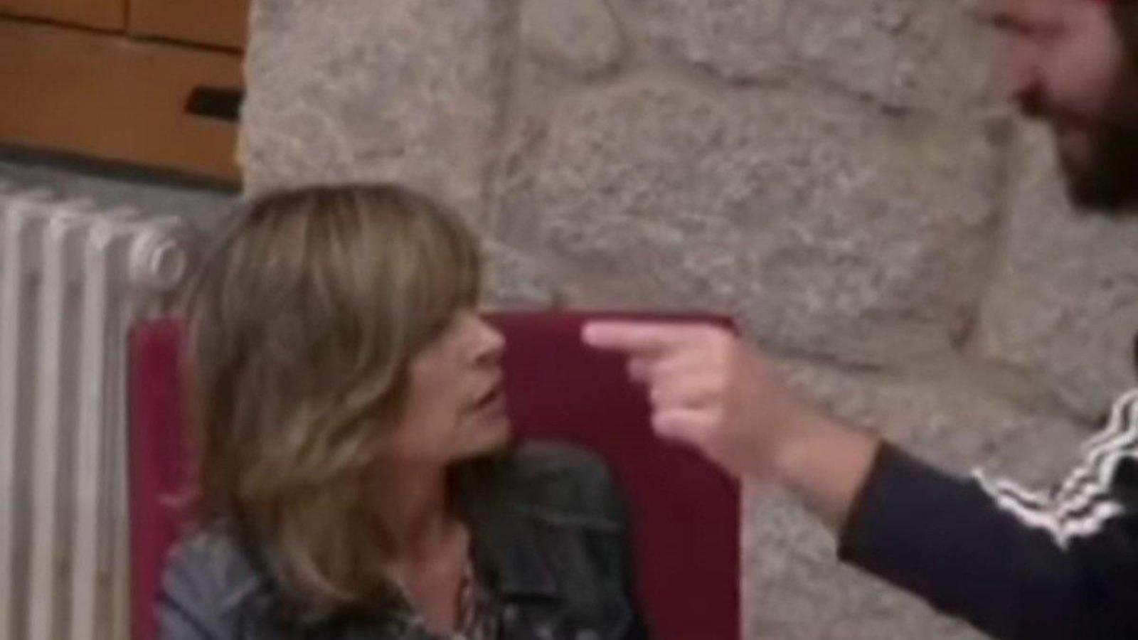 También pasó en el pleno: Manuel Ucha intimidando a la alcaldesa.