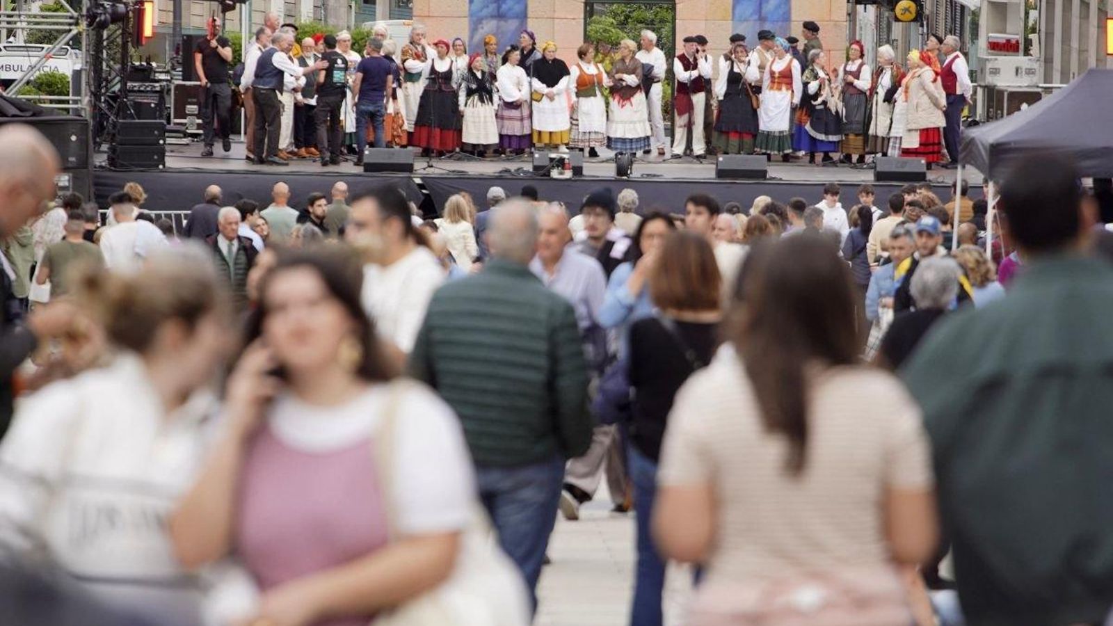 Los grupos amenizaron la fiesta en distintos puntos del barrio.