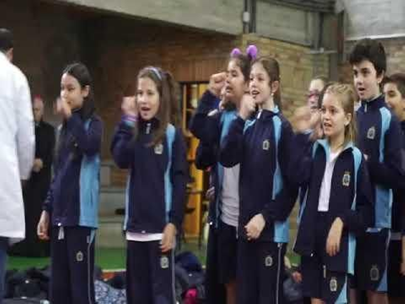 Escolares vigueses llaman a la Paz en lenguaje de signos