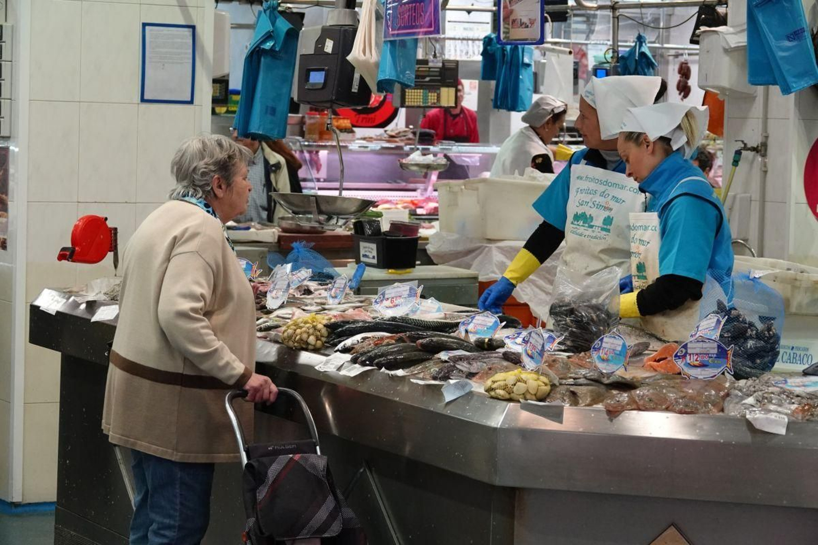 Una pescadería situada en el mercado de O Progreso.