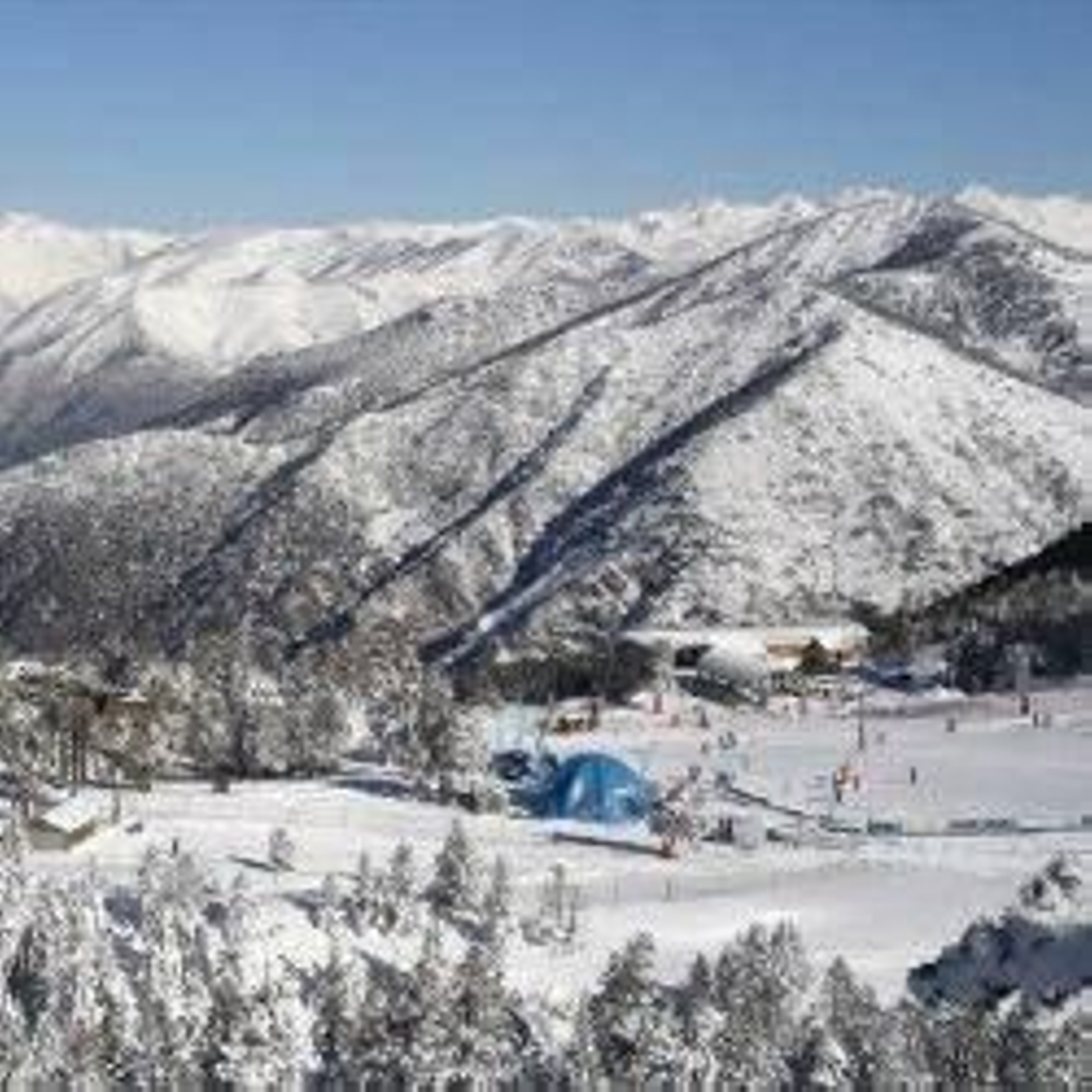El temporal impide el paso a los Lagos de Covadonga.