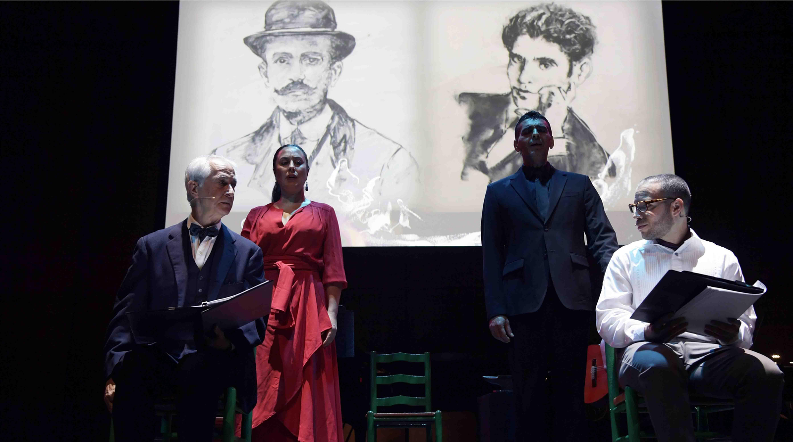 Los actores del Grupo Post Clásico Robin de Jesus (der) y David Strathairn (izq) ensayan para Magos de Amores Entrelazados (1a Parte) sobre la Opera Seminal con la participación de la Agencia EFE. EFE/ Lenin Nolly