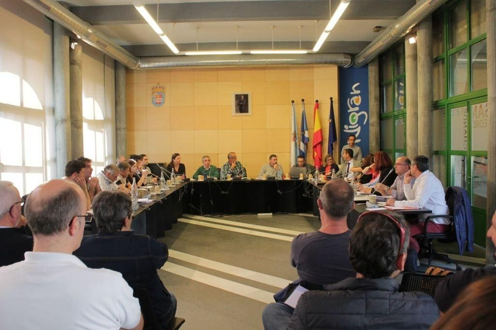 Momento del sorteo de los componentes de  las mesas electorales en la sesión ordinaria celebrada ayer en el consistorio.