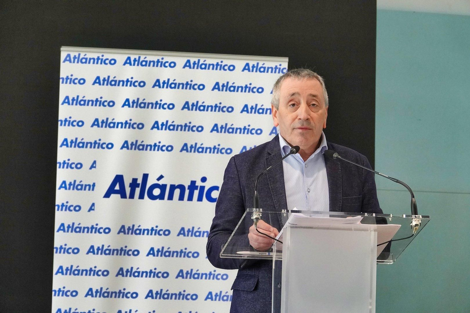 Julio Rodríguez, director de Atlántico, en la entrega de premios.