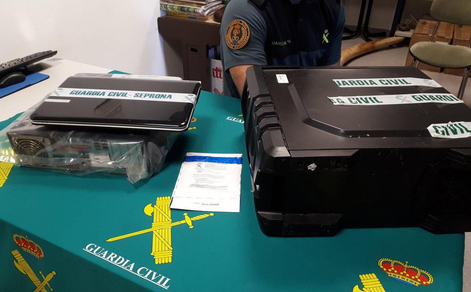 Parte del material incautado