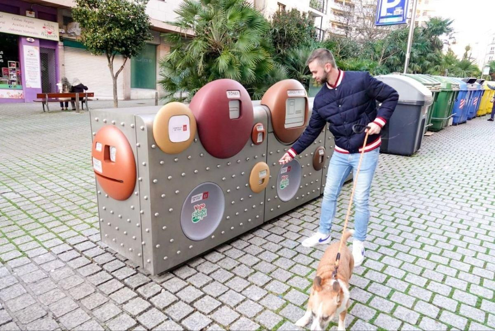 El primero de los nuevos puntos limpios instalados en la ciudad, en la Plaza de la Independencia.
