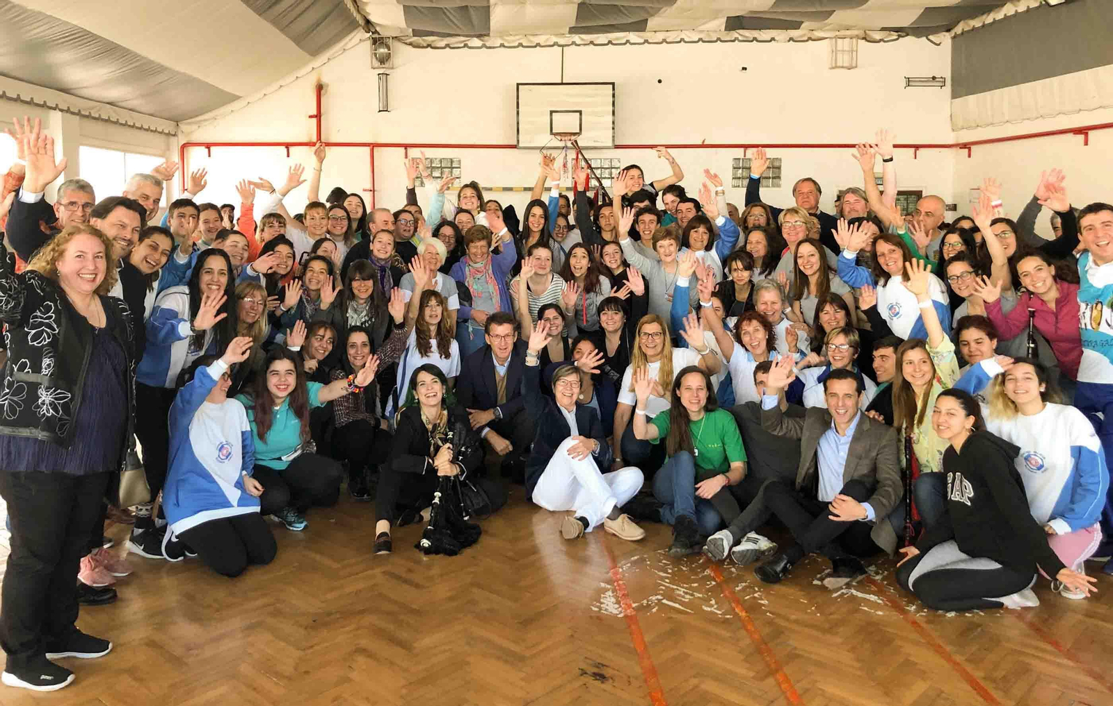 Imagen de archivo de la visita del presidente de la Xunta al Centro Gallego de Mar del Plata el pasado mes de septiembre