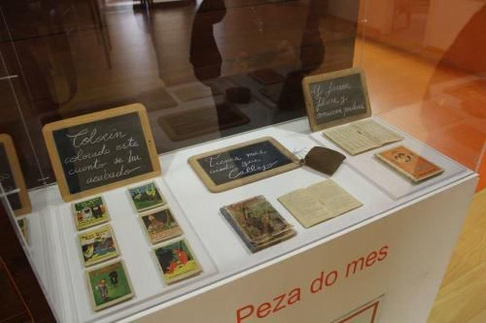 Material del Museo Pedagóxico de Galicia similar al que se expone en Vigo.