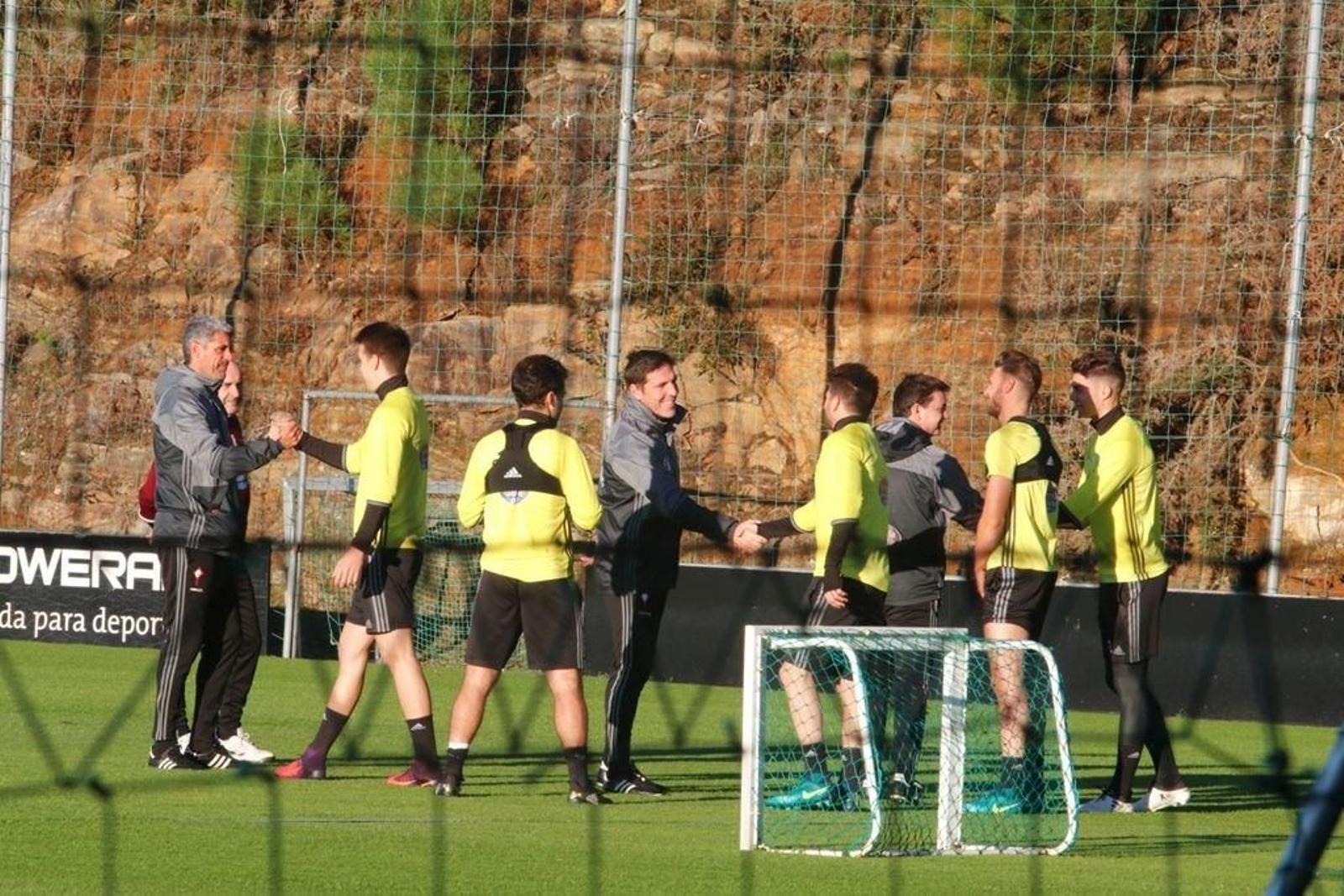 Planas saluda a Berizzo.