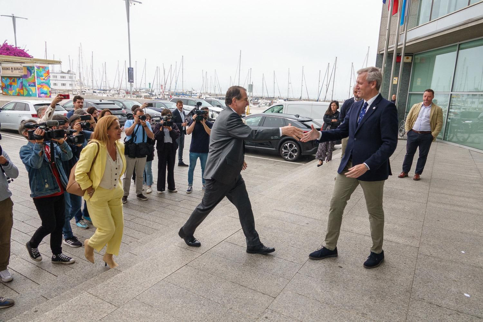 Saludo entre Caballero y Rueda.