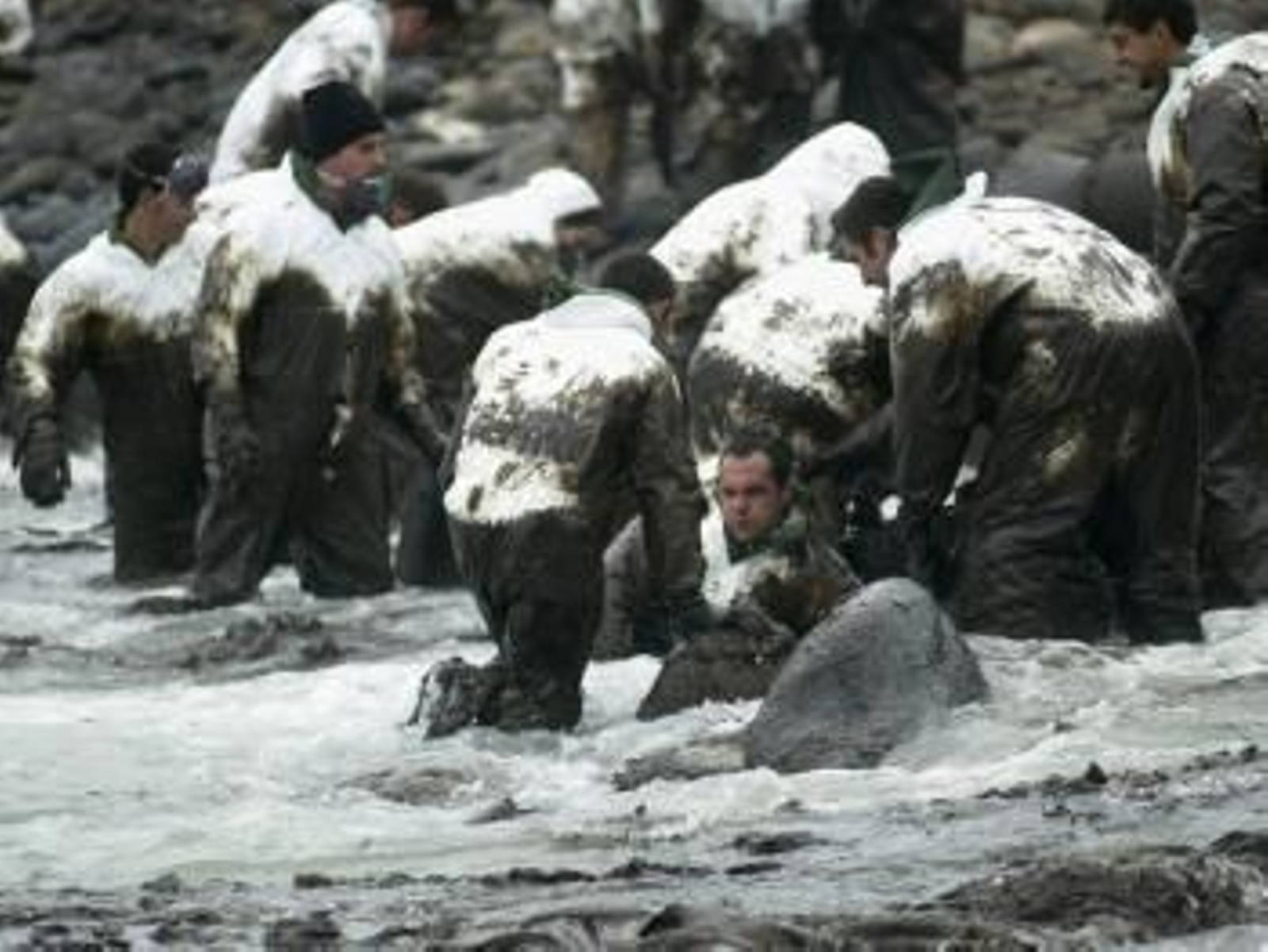 La catástrofe marítima del 'Prestige' cumple este martes, día 13, su décimo aniversario