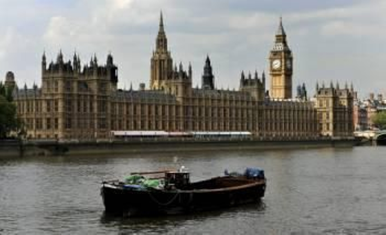 Vista exterior de la sede del Parlamento británico.