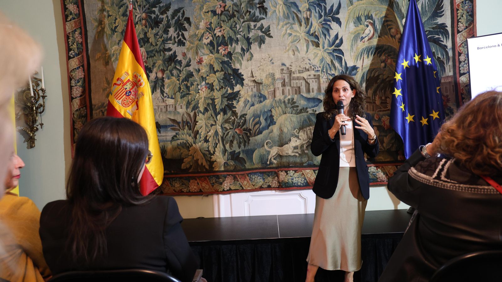 Montse Puig durante su exposición