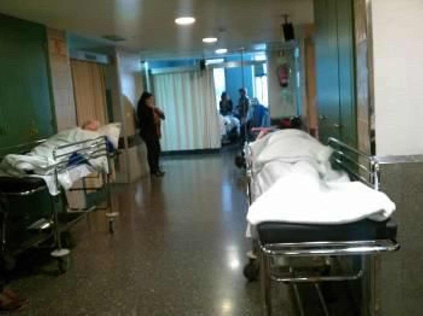 La oleada de la gripe llena los servicios de urgencias. (Foto: ARCHIVO)