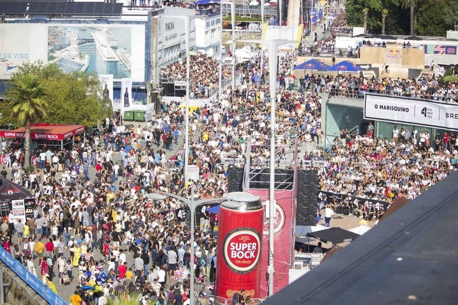 Vista general de As Avenidas, ayer, con un lleno total de público que asistió a las finales deportivas y a las distintas actividades programadas.
