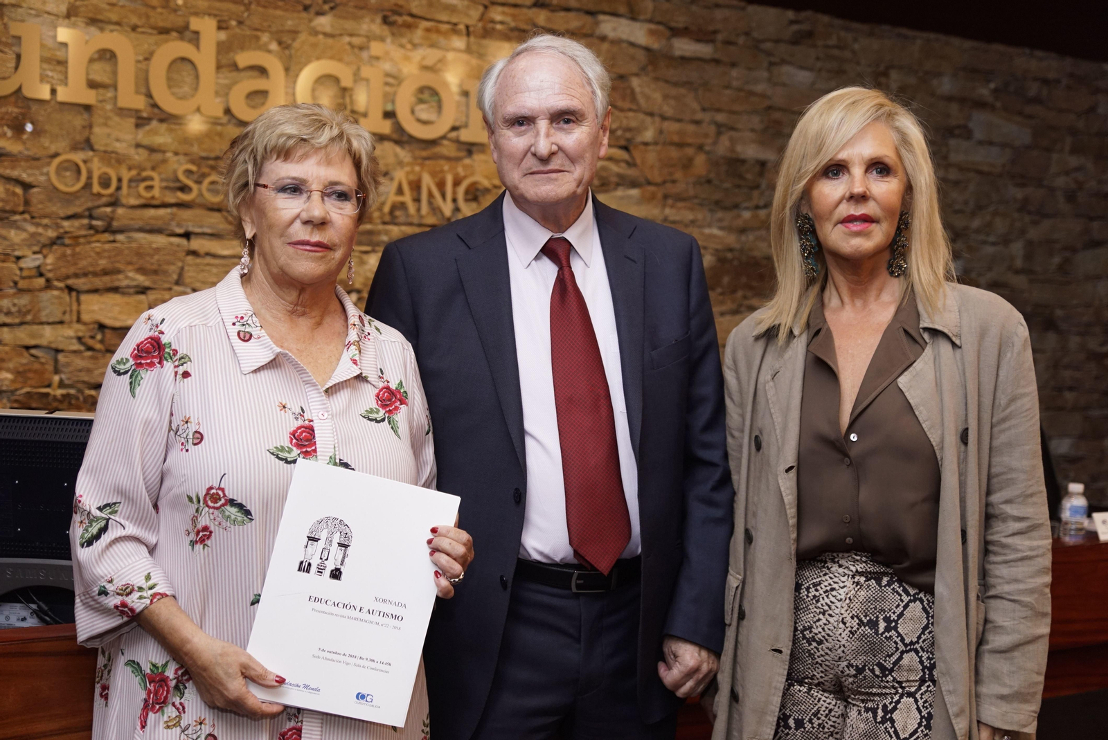 Isaura Abelairas, Cipriano Jiménez y una de las ponentes.