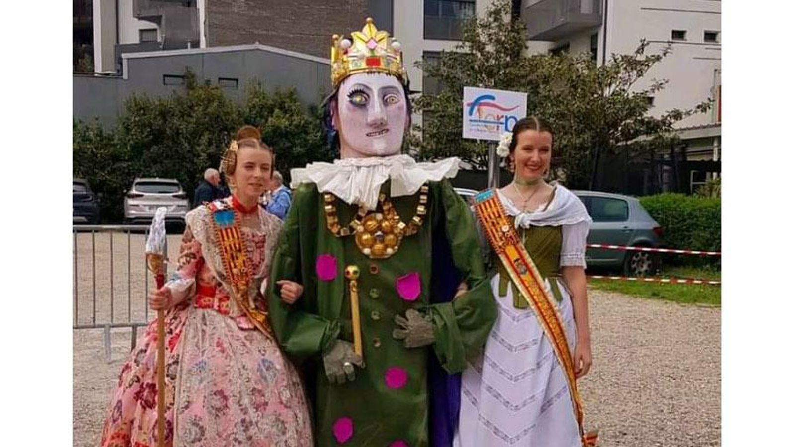 La Fallera Mayor Patricia Escribano Merino, el Nino, y la Fallera Mayor Infantil Sofia Granero Mazzino