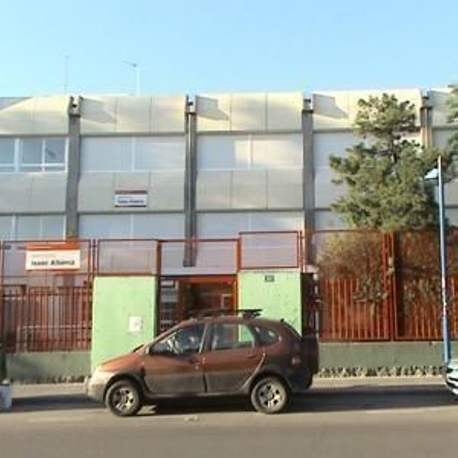 Entrada al IES de Leganés Isaac Albéniz.