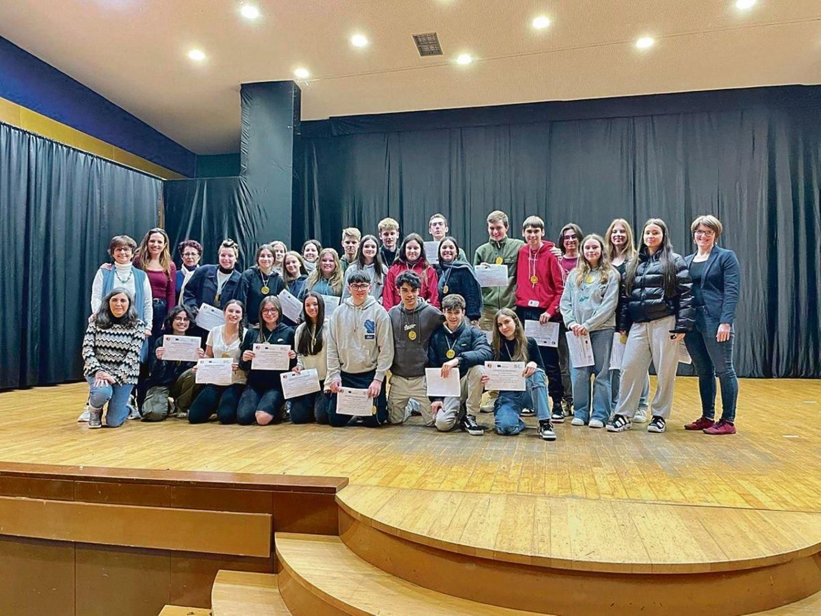 Foto de familia con los estudiantes de intercambio alemanes.