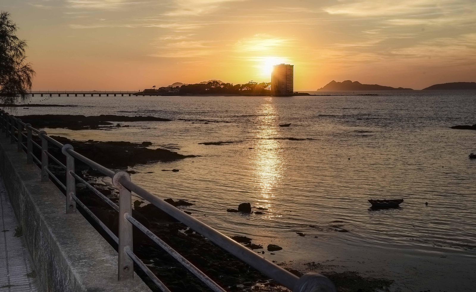 Puesta de sol en Vigo. Galicia es el último lugar de Europa donde el sol se pone cada día.