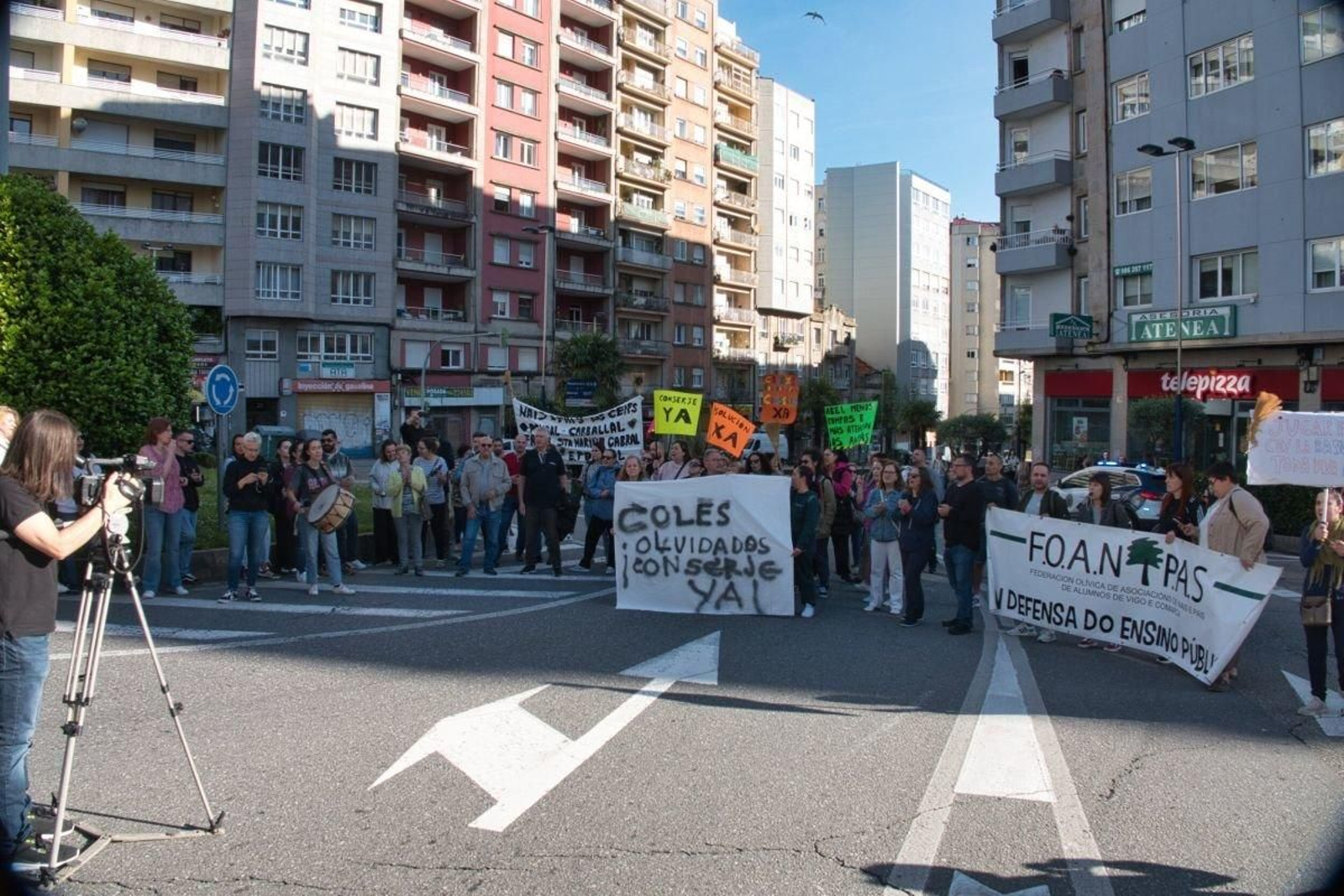 Un instante de la concentración, ayer en el cruce de Choróns.