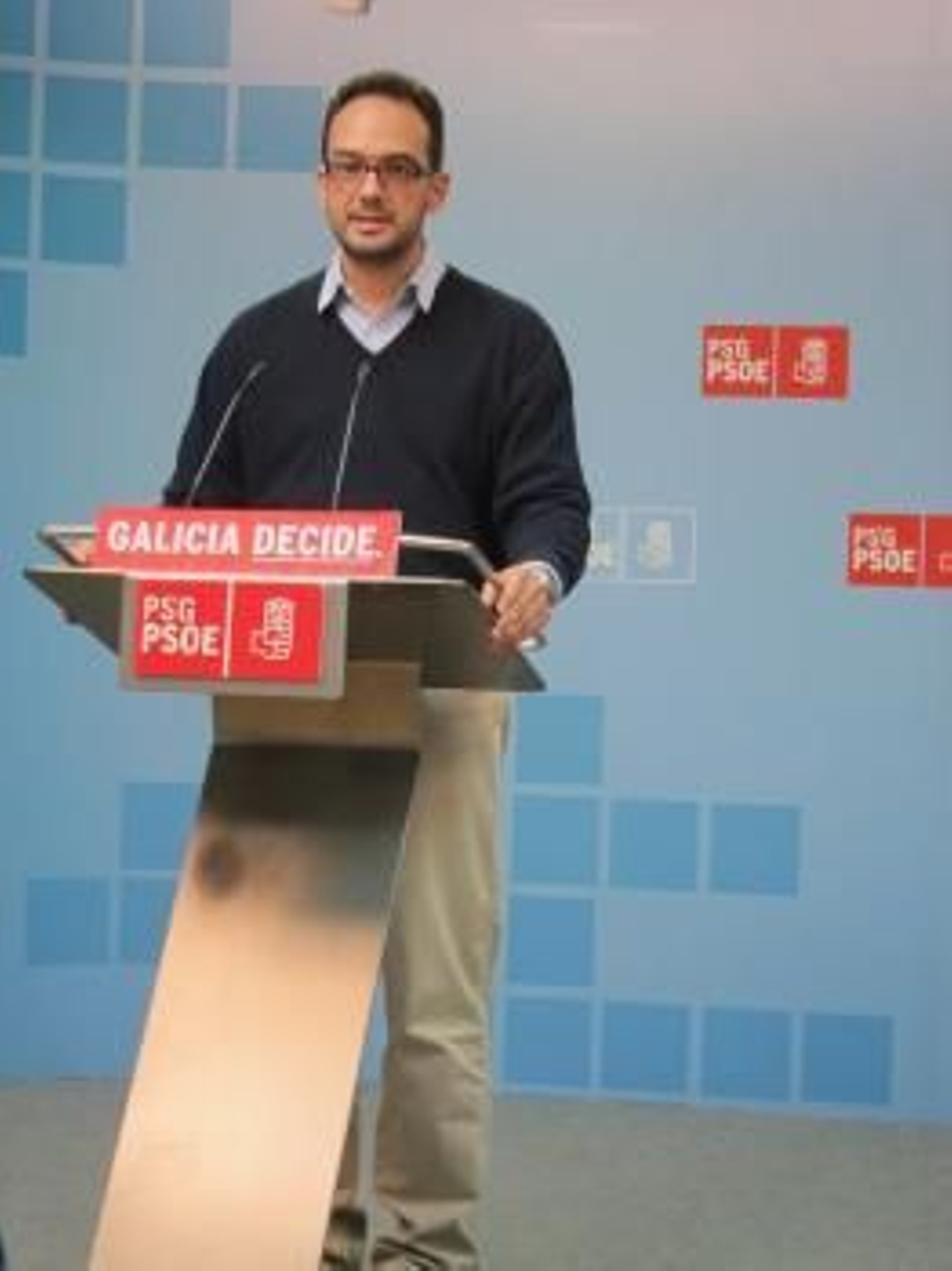 El secretario de Relaciones Institucionales y Política Autonómica, Antonio Hernando, ha exigido la dimisión de José Ignacio Wert