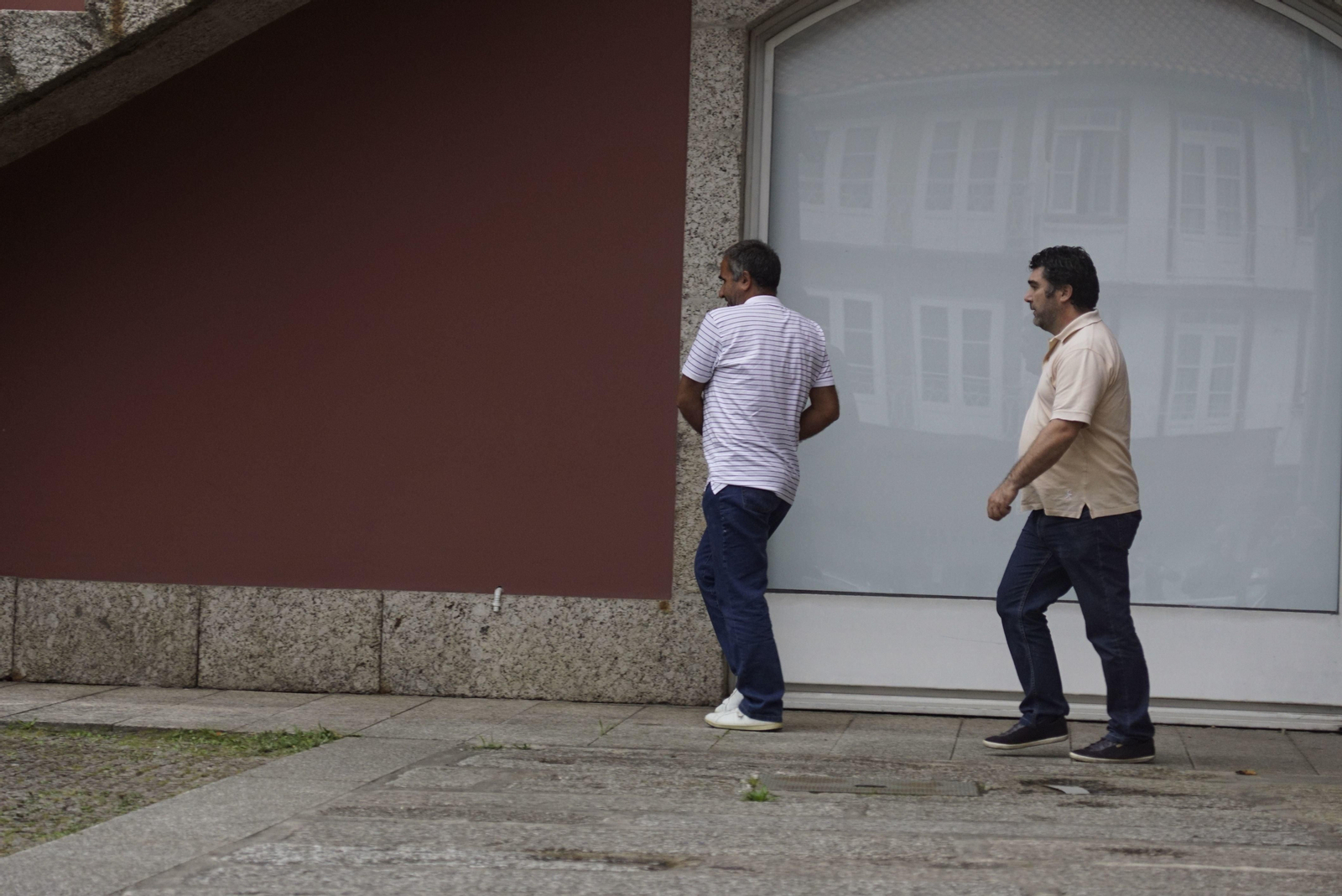 José Manuel Costas a su salida del Tribunal camino de las dependencias de la Policia Judicial en Oporto donde esperará su extradición.