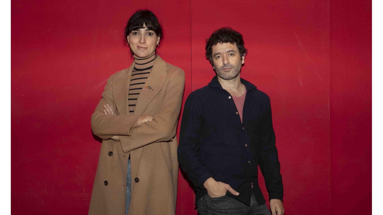 Fotografía de archivo del director Rodrigo Sorogoyen (d) y la guionista Isabel Peña (i), autores de la película "As Bestas". EFE/Javier Cebollada