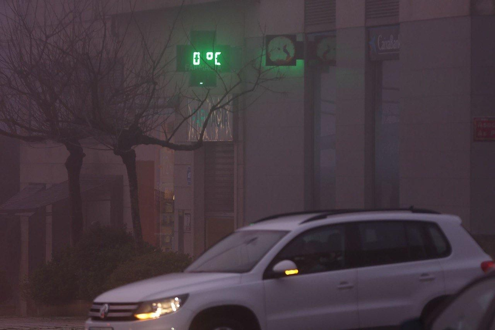 Termómetro de Mos que marcaba 0º a primera hora de esta mañana. // Alberte