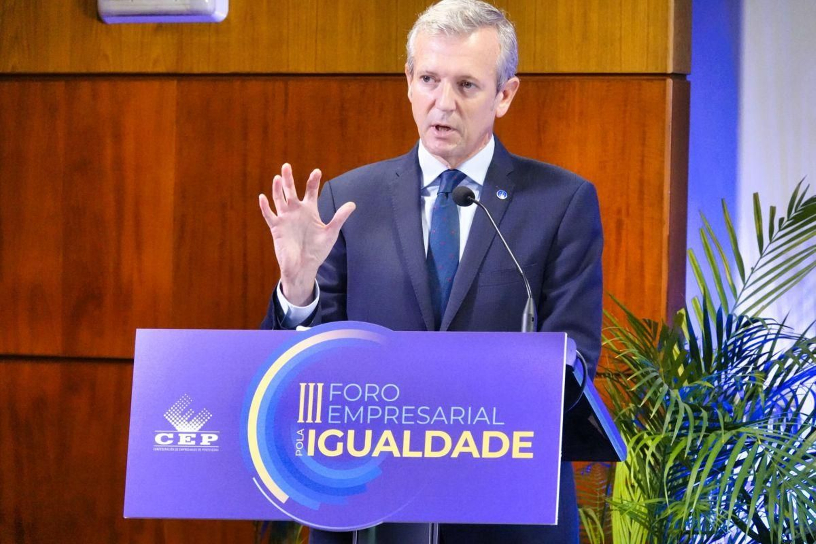El presidente de la Xunta, Alfonso Rueda , durante su intervención ayer en el Foro Empresarial por la Igualdad, en Vigo.