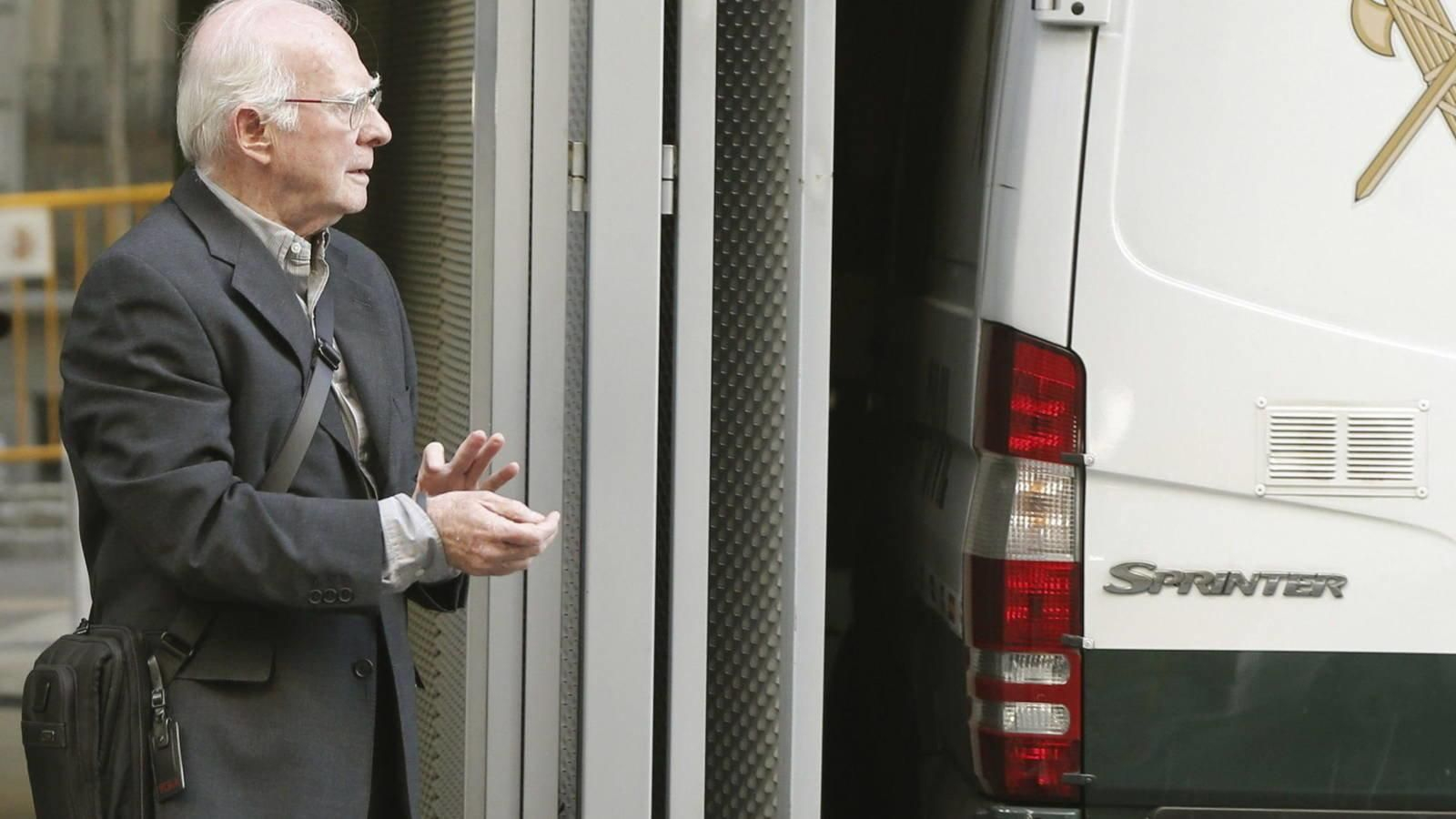 El expresidene de la SGAE, Eduardo "Teddy" Bautista, a la entrada de los juzgados.