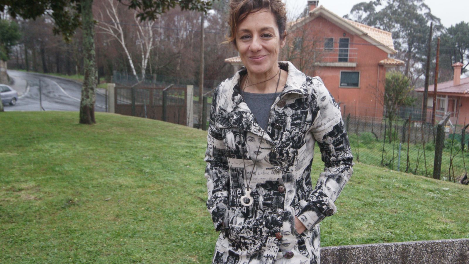 La alpinista y concejala socialista, Chus Lago, en el zoo de A Madroa.