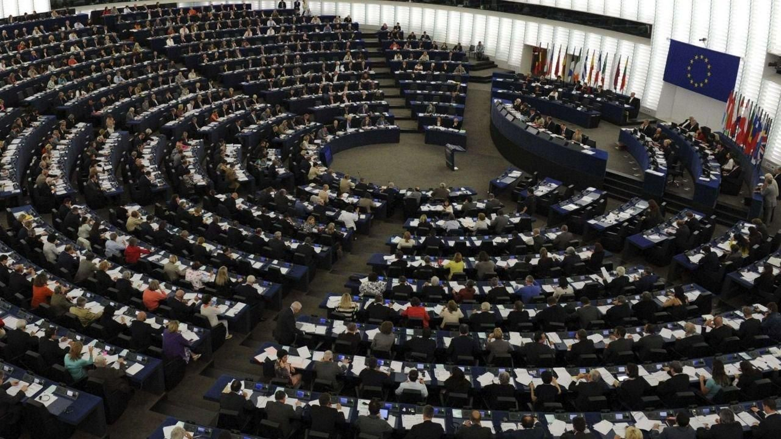 Diputados europeos votando durante un pleno en la sede del Parlamento.