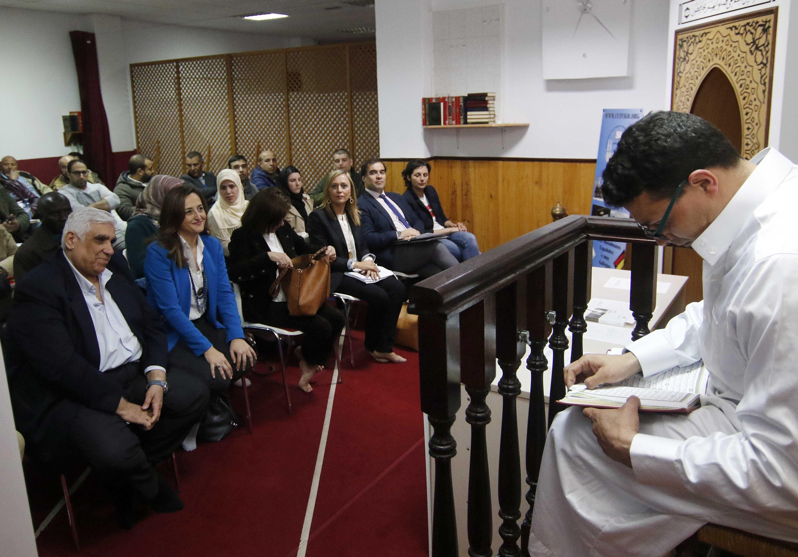 Representantes del PP, ayer en el Centro Islámico de Vigo, donde presentaron la propuesta.