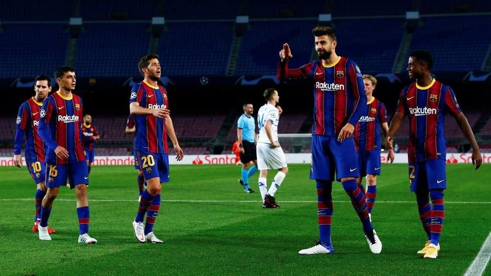 Piqué celebra el gol que marcó el miércoles al Dinamo de Kiev.