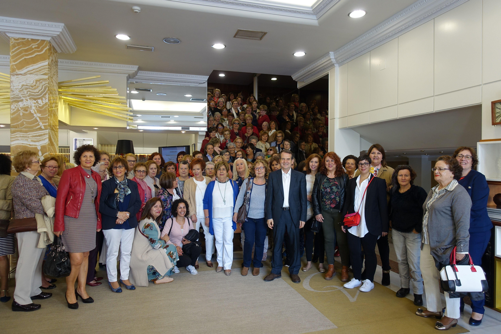 Abel Caballero acudió ayer al encuentro de Mulleres pola Cultura.