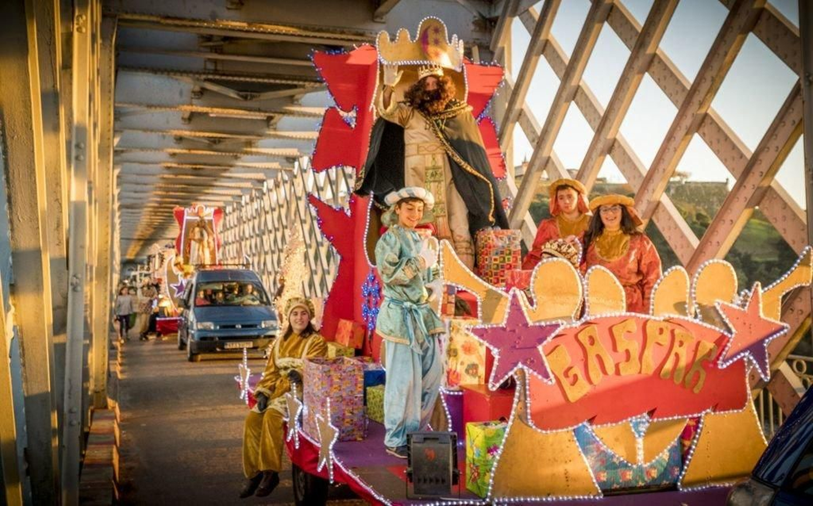 La cabalgata de la Eurociudad recorre Valença y pasa a través del puente internacional para llegar hasta Tui. Los últimos metros del recorrido estarán vallados por seguridad.
