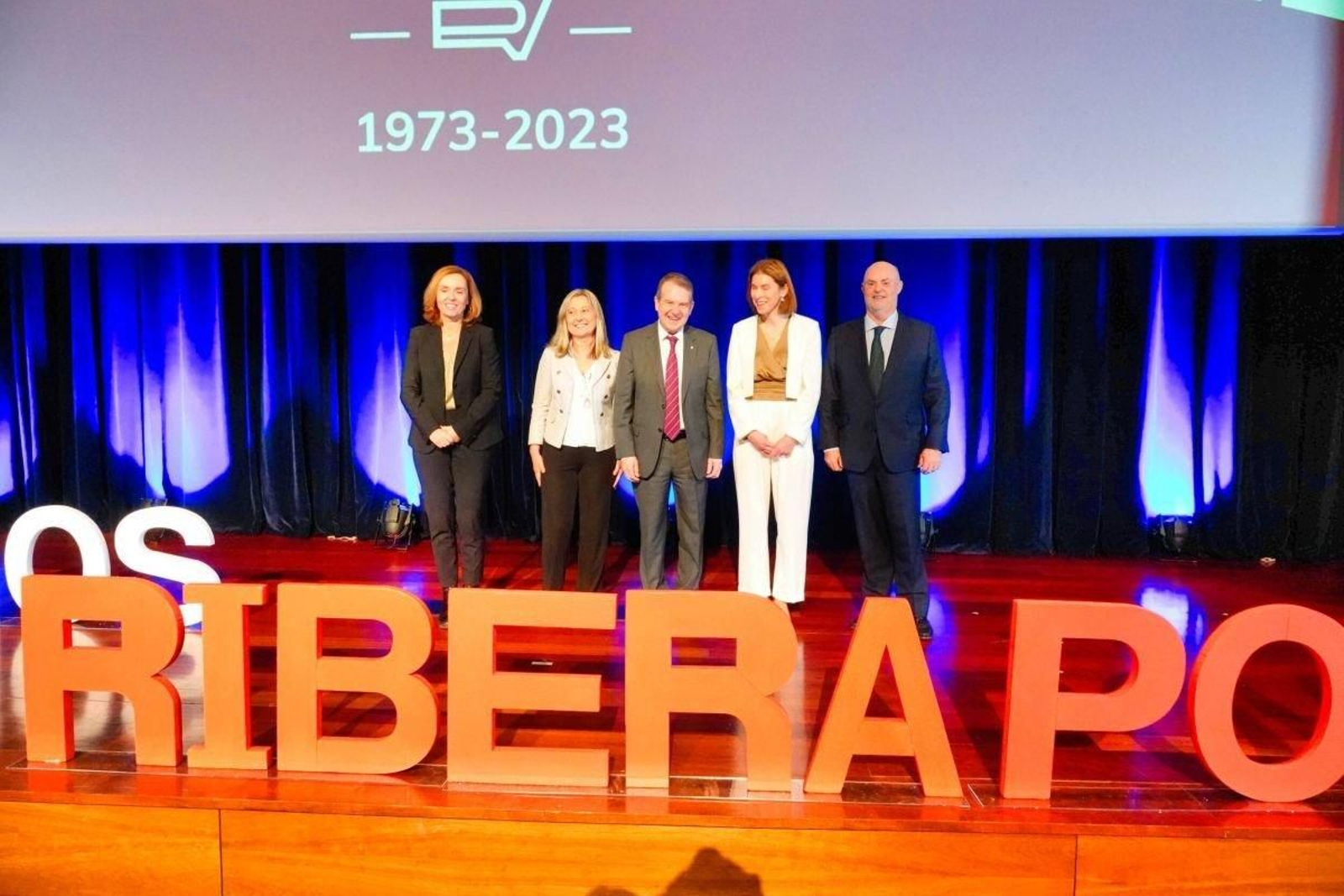 De izquierda a derecha, Elisa Tarazona, Ángeles Guerra, Abel Caballero, Natalia Lobato y Alberto de Rosa.