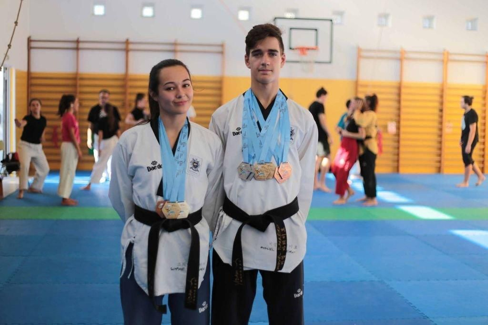 Sophie González y Miguel Barreiro obtuvieron ocho medallas en el Campeonato del Mundo de taekwondo playa.